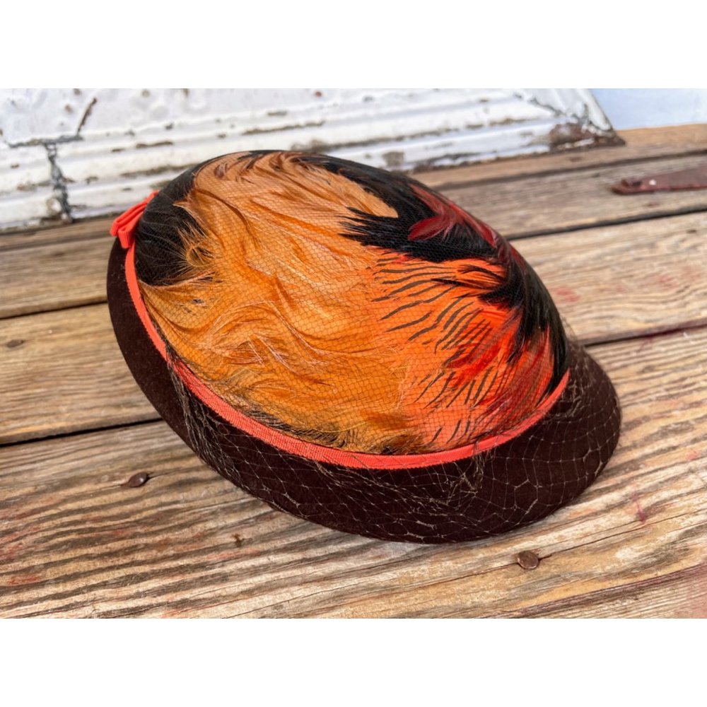 Vintage 1940s HAt Brown Wool Dyed Orange Peasant Feathers - Picture 5 of 12